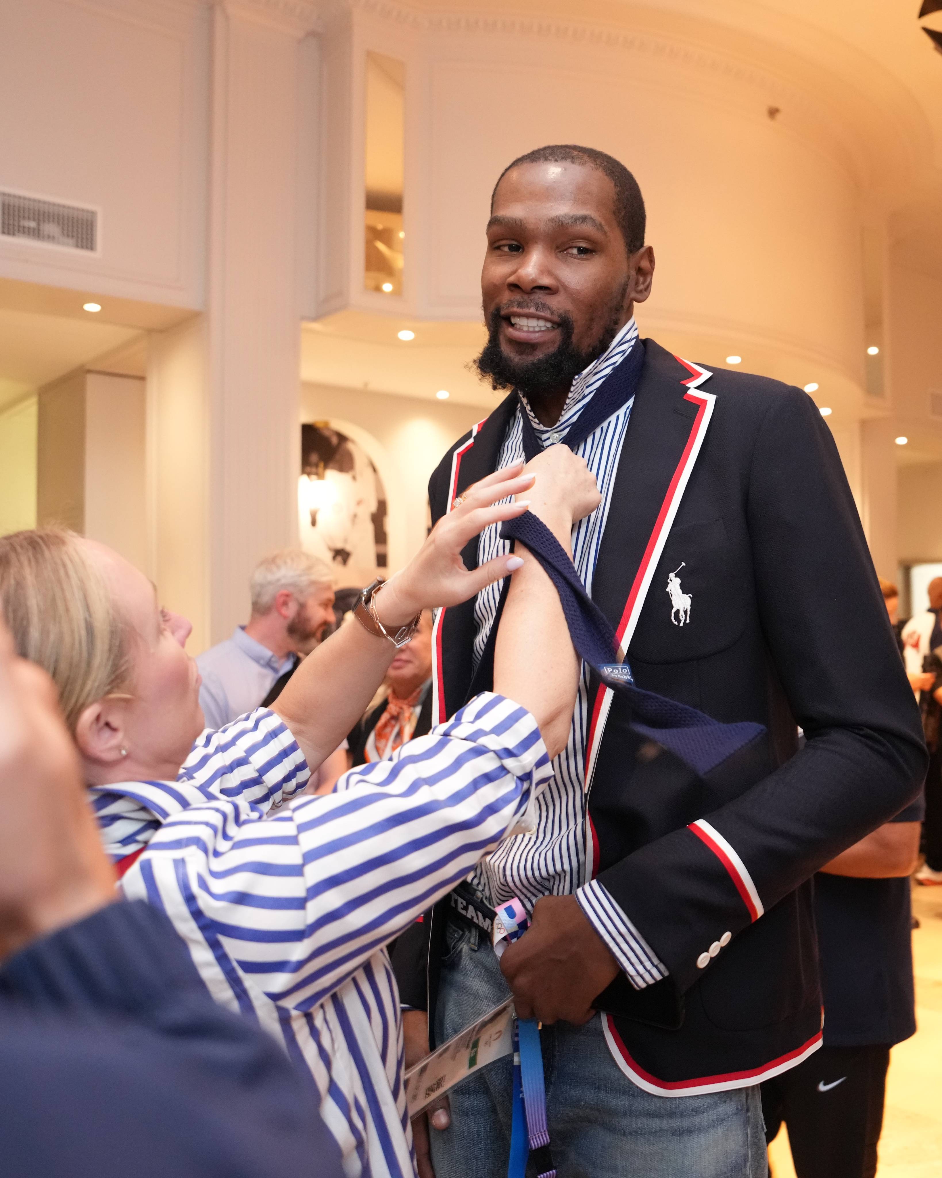 约基奇复出首战,76人状态火爆,关键时刻神级表现成为焦点!的简单介绍 约基奇复出首战,76人状态火爆,关键时刻神级表现成为焦点!的简单介绍